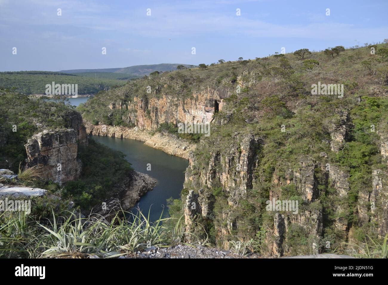 Vista dall'alto Parco Nazionale in Brasile, Furnas Canyon, Brasile, Sud America, con il fiume in fondo al canyon Foto Stock