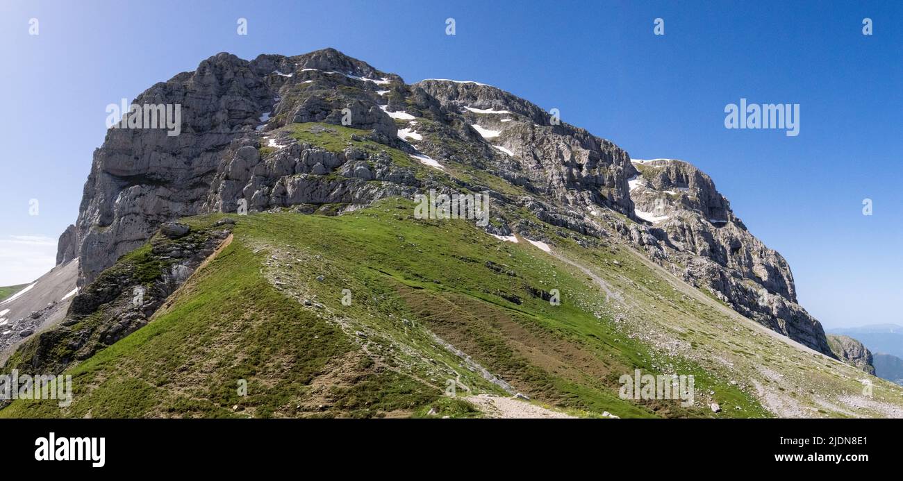 L'inaccessibile faccia nord del Monte Astraka una delle cime del massiccio di Timfi nei Monti Pindus della Grecia settentrionale Foto Stock