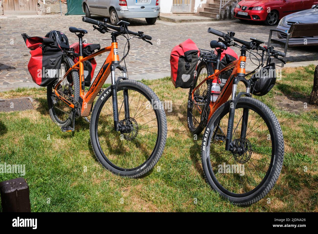 Spagna, Cacabelos, Castilla y Leon. Biciclette usate dai ciclisti sul Camino de Santiago. Foto Stock