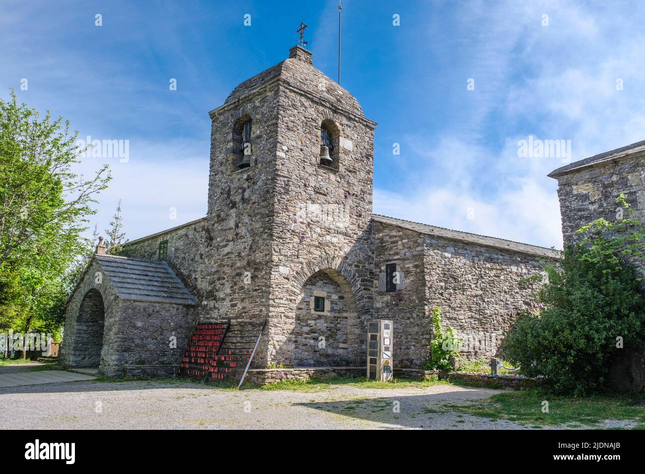 Spagna, Galizia, o Cebreiro. Chiesa di Santa Maria la Real. Foto Stock