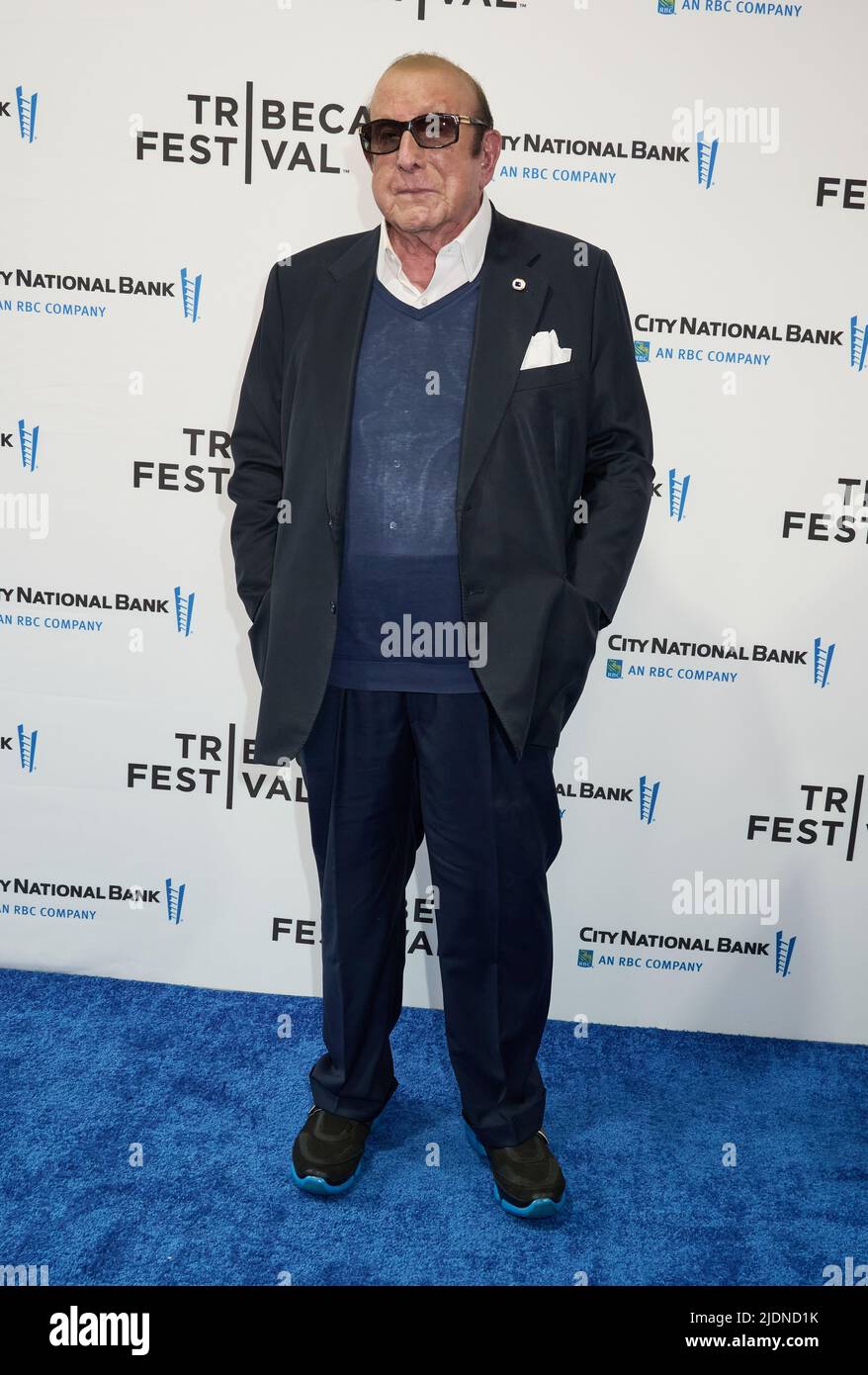 NEW YORK, NY, USA - 12 GIUGNO 2022: Clive Davis partecipa al Tribeca Festival Premiere di 'Hallelujah: Leonard Cohen, A Journey, A Song'. Foto Stock