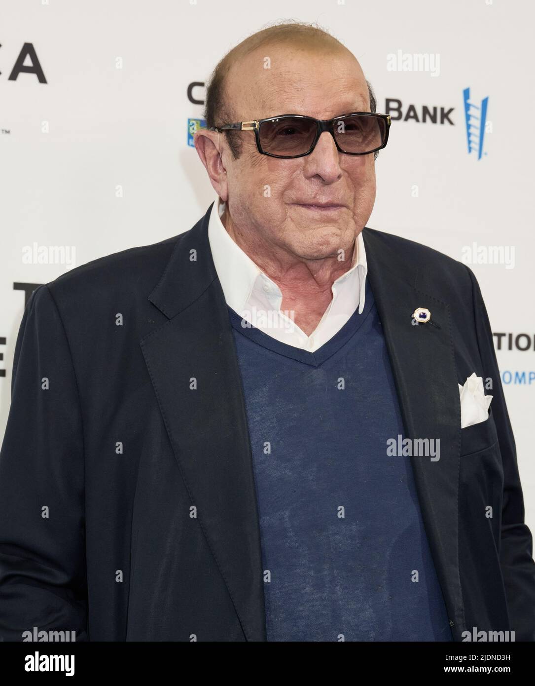 NEW YORK, NY, USA - 12 GIUGNO 2022: Clive Davis partecipa al Tribeca Festival Premiere di 'Hallelujah: Leonard Cohen, A Journey, A Song'. Foto Stock