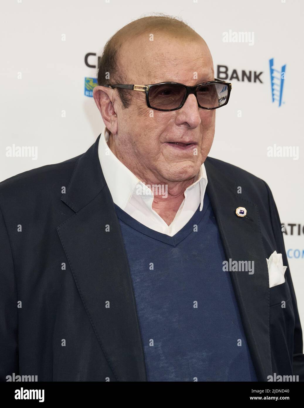 NEW YORK, NY, USA - 12 GIUGNO 2022: Clive Davis partecipa al Tribeca Festival Premiere di 'Hallelujah: Leonard Cohen, A Journey, A Song'. Foto Stock