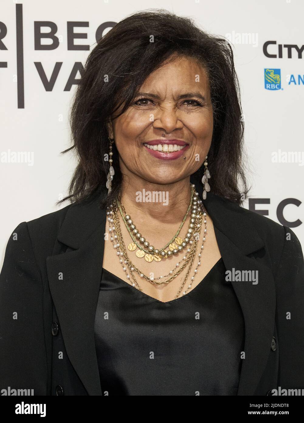 NEW YORK, NY, USA - 12 GIUGNO 2022: Sharon Robinson partecipa al Tribeca Festival Premiere di 'Hallelujah: Leonard Cohen, A Journey, A Song'. Foto Stock