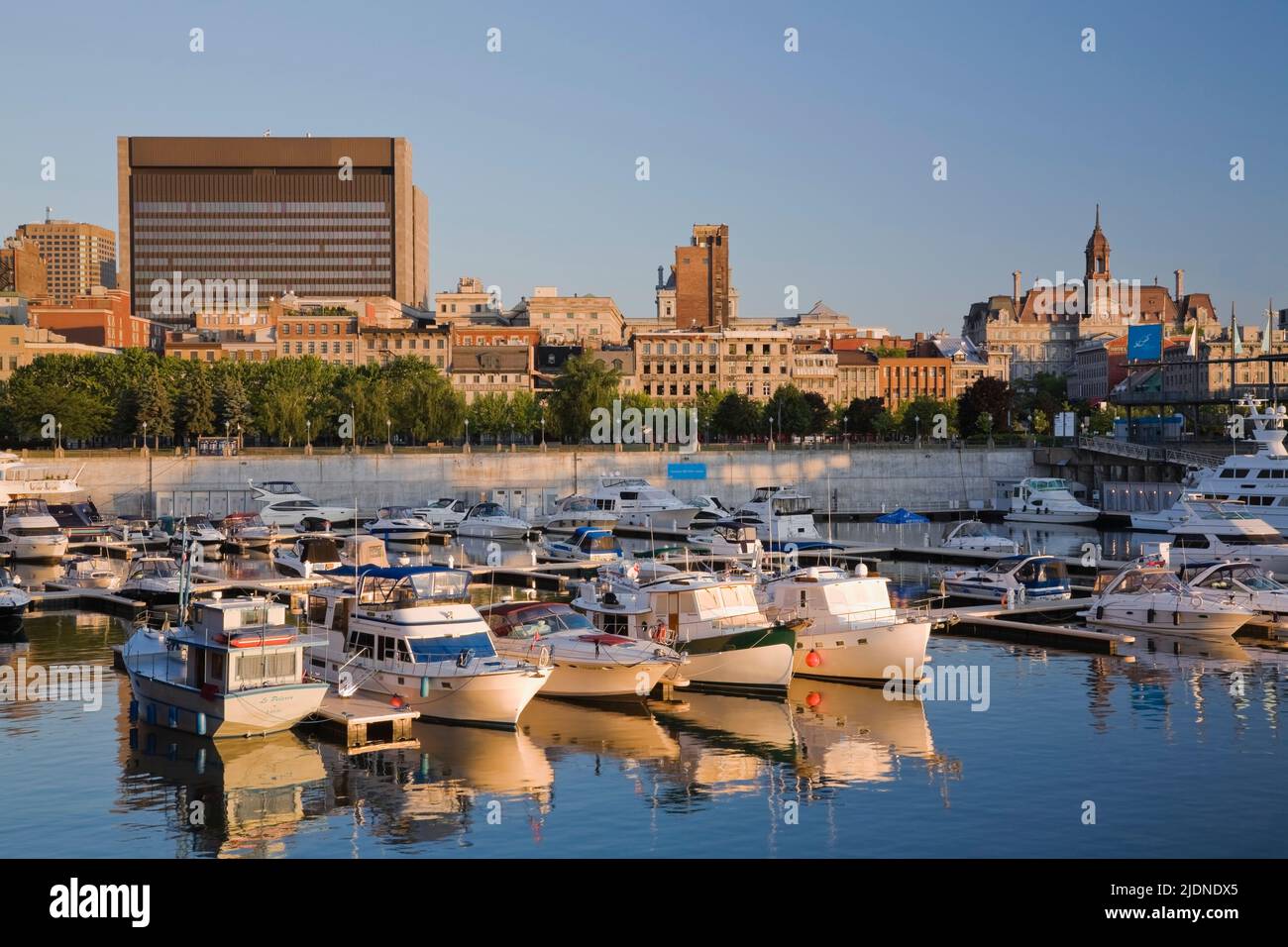 Porticciolo nel Porto Vecchio di Montreal all'alba, Montreal, Quebec, Canada. Foto Stock