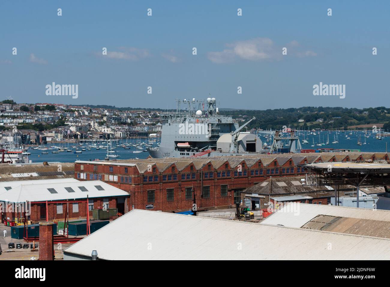 RFA Argos accanto a Pendennis Shipyard Foto Stock