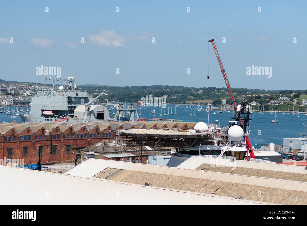 RFA Argos accanto a Pendennis Shipyard Foto Stock