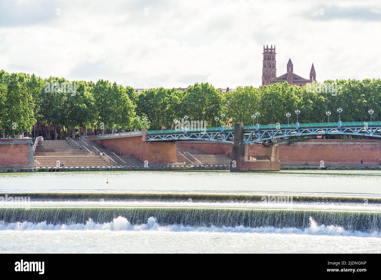 Paesaggio urbano di Tolosa, Ponte di Saint Pierre sulla Garonna e Convento Jacobin Foto Stock