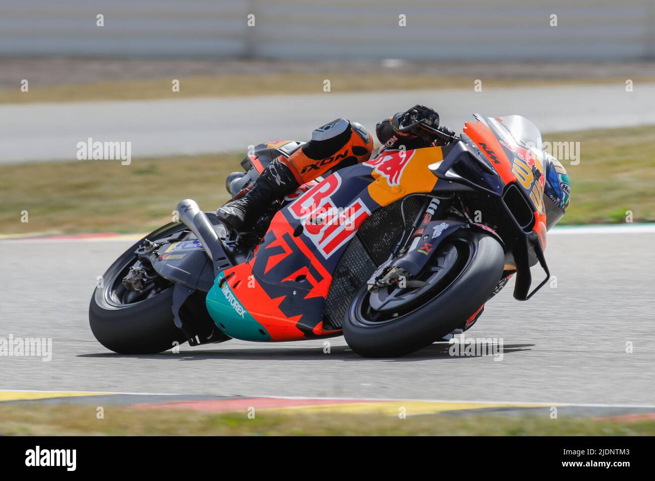 Hohenstein Ernsthal, Germania. Giugno 19th 2022. MotoGP Liqui Moly Motorrad Grand Prix Deutschland al circuito di Sachsenring, Hohenstein-Ernsthal, Germania. Nella foto: #33 Brad Binder (RSA) della Red Bull KTM Factory Racing durante la sessione di warm up Foto Stock