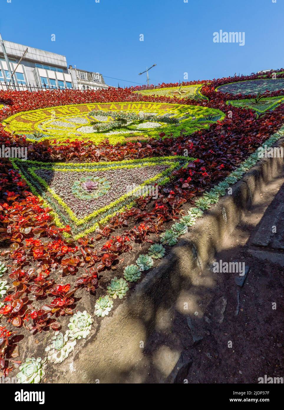 Il Floral Clock si trova a Princes Street Gardens, Edimburgo, Scozia, Regno Unito Foto Stock