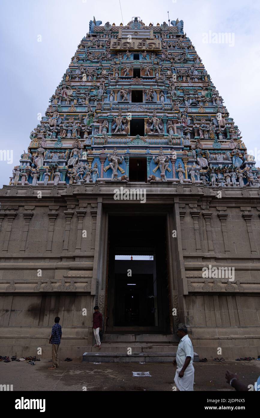 Kovilpatti, Tamilnadu / India - Maggio 16 2022 :Shenbahavalli amman kovil o Sri Poovananathar Swamy Tempio in kovilpatti Foto Stock