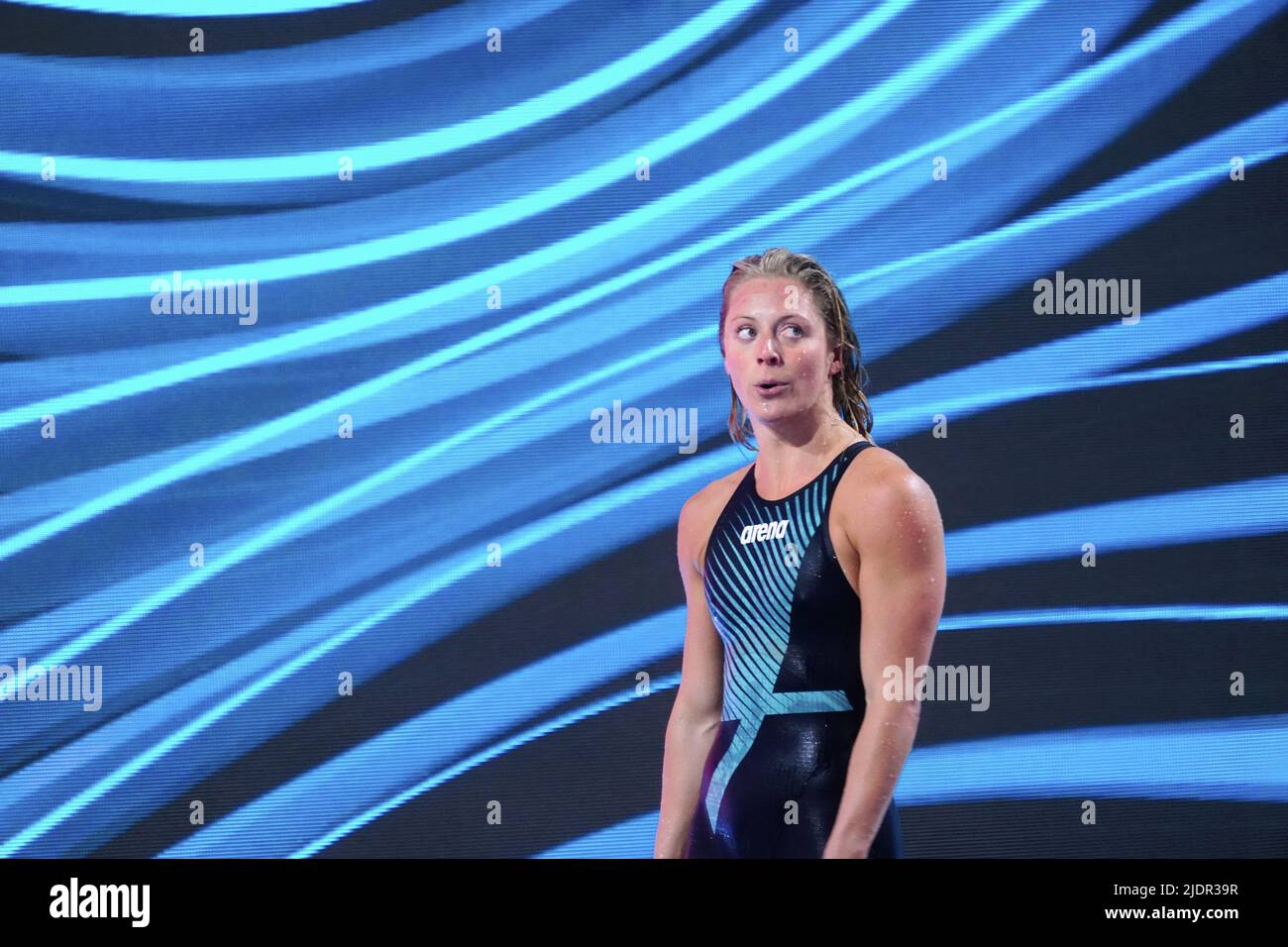 Kira Toussaint (NED) dopo le semifinales del backstroke 50m delle donne durante i Campionati mondiali di acquatica FINA del 19th il 21 giugno 2022 alla Duna Arena di Budapest, Ungheria Foto di SCS/Soenar Chamid/AFLO (OLANDA FUORI) Foto Stock