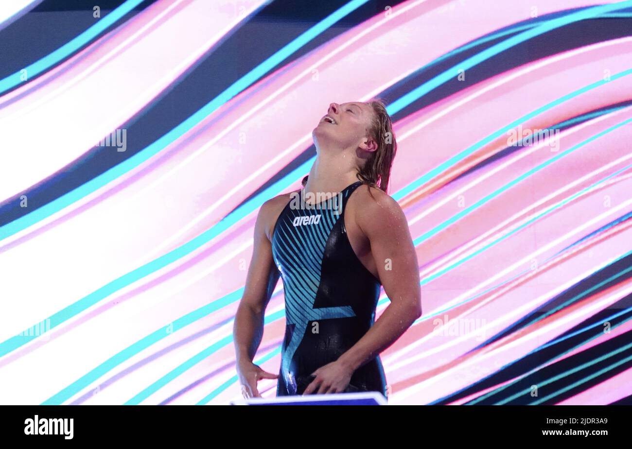 Kira Toussaint (NED) dopo le semifinales del backstroke 50m delle donne durante i Campionati mondiali di acquatica FINA del 19th il 21 giugno 2022 alla Duna Arena di Budapest, Ungheria Foto di SCS/Soenar Chamid/AFLO (OLANDA FUORI) Foto Stock