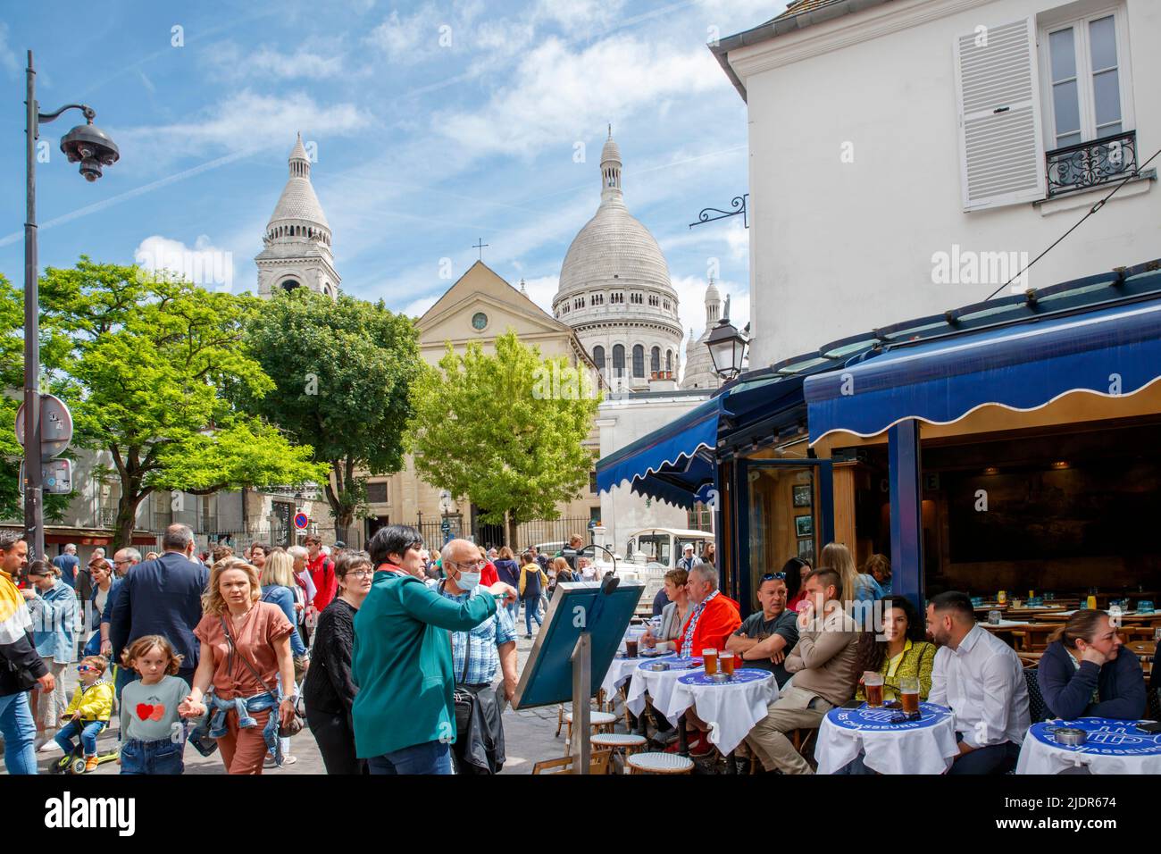 Place Jean Marais, Montmartre, Parigi, Francia, giovedì, Maggio 26, 2022.Photo: David Rowland / One-Image.com Foto Stock