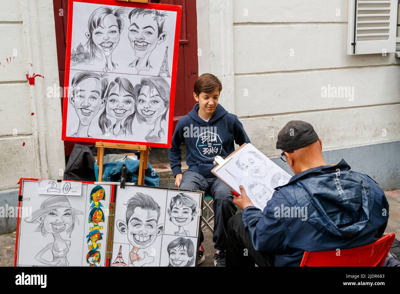 Place Jean Marais, Montmartre, Parigi, Francia, giovedì, Maggio 26, 2022.Photo: David Rowland / One-Image.com Foto Stock