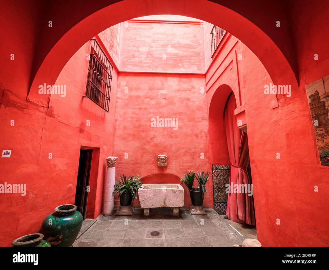 Cortile di Casa Salinas - XVI secolo (Casa di Salinas) Sito Patrimonio dell'Umanità dell'UNESCO - Siviglia, Spagna Foto Stock