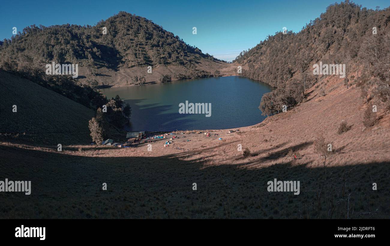 Paesaggio del lago di Ranu Kumbolo, Giava orientale, Indonesia Foto Stock