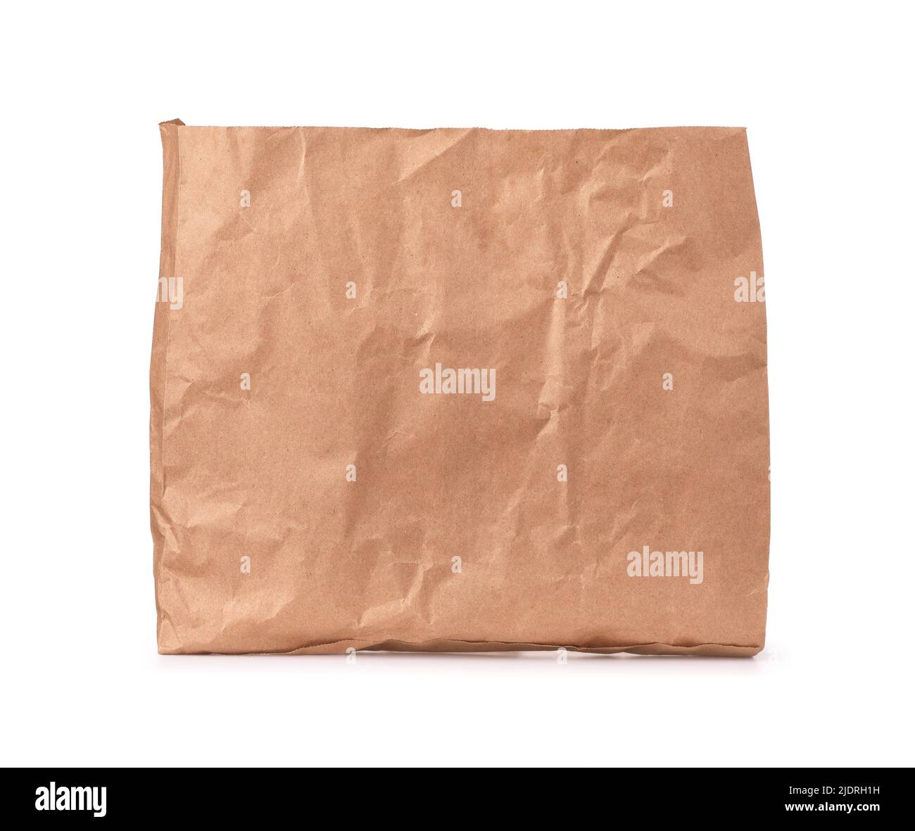 Vista frontale del sacchetto di carta marrone sgualcito isolato su bianco Foto Stock