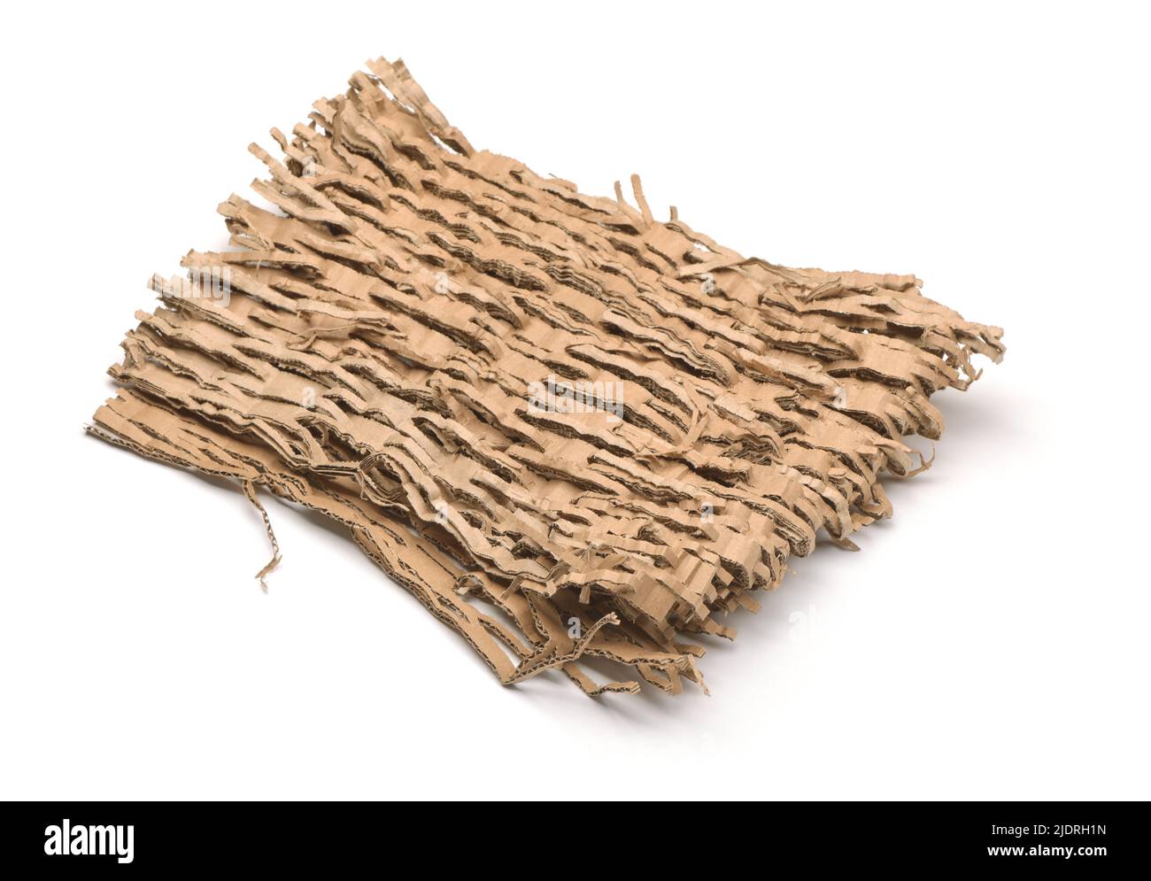 Imballaggio in cartone ondulato grattugiato isolato su bianco Foto Stock