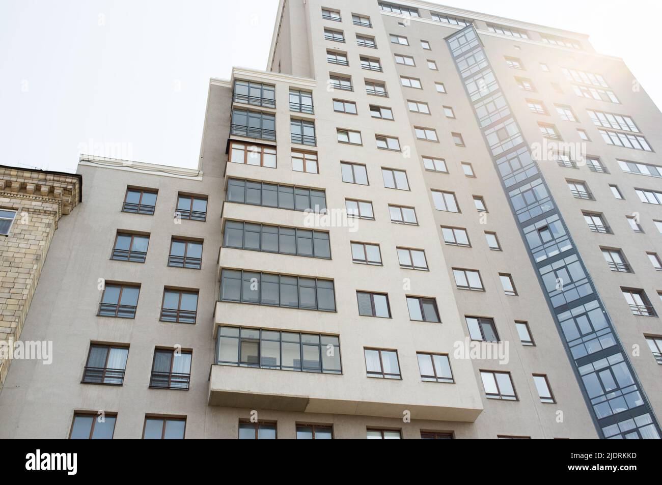 Edificio residenziale ad appartamenti a più piani Foto Stock