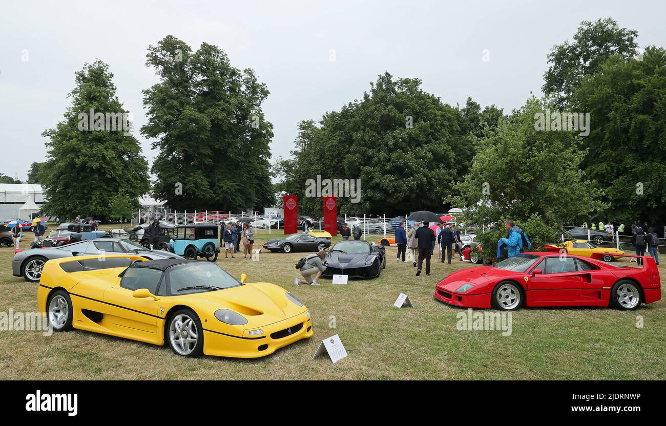 Goodwood, West Sussex, Regno Unito 23rd giugno 2022. Ferrari F40 e F50 nel Cartier Style et Lux Concours esporre al Goodwood Festival of Speed – ‘gli innovatori – masterminds of Motorsport’, a Goodwood, West Sussex, Regno Unito. © Malcolm Greig/Alamy Live News Foto Stock