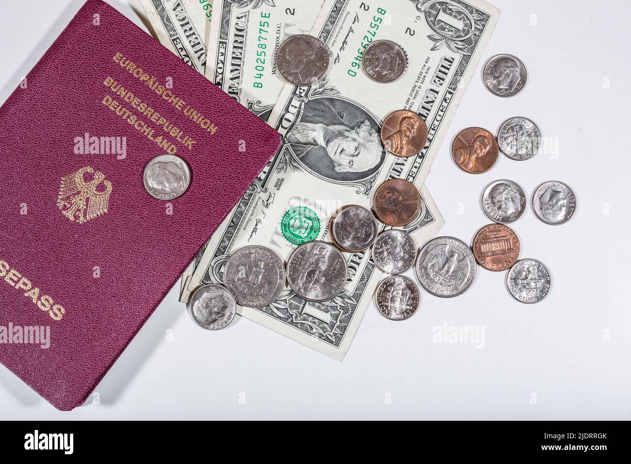spese di viaggio - passaporto tedesco e dollari Foto Stock