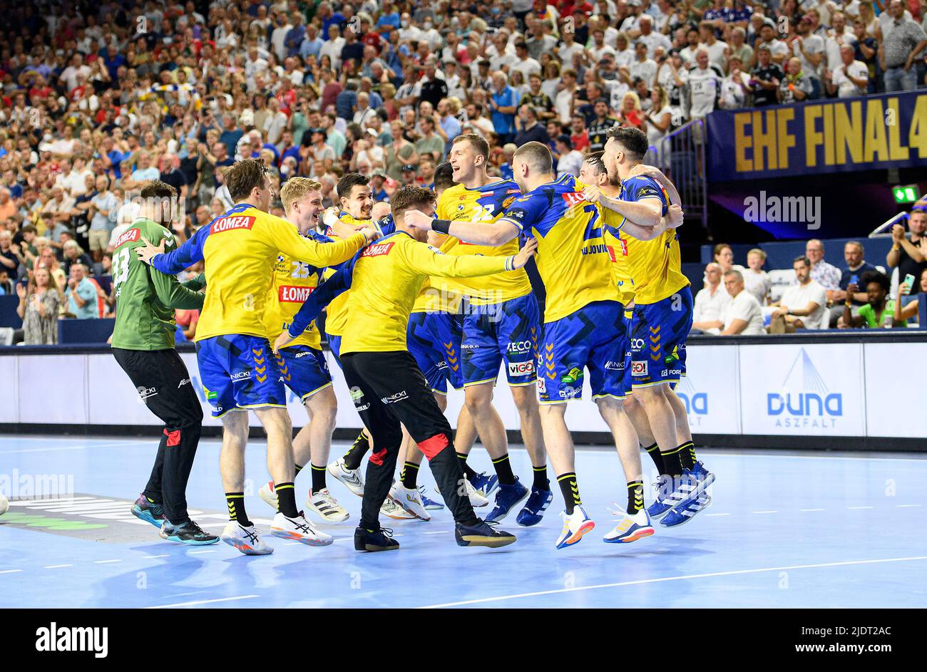 Giubilo finale Kielce, squadra, squadra, pallamano Champions League Final Four, semifinali, Telekom Veszrem HC vs. Lomza vive Kielce 35:37, il 18th giugno 2022 a Koeln/ Germania. Â Foto Stock