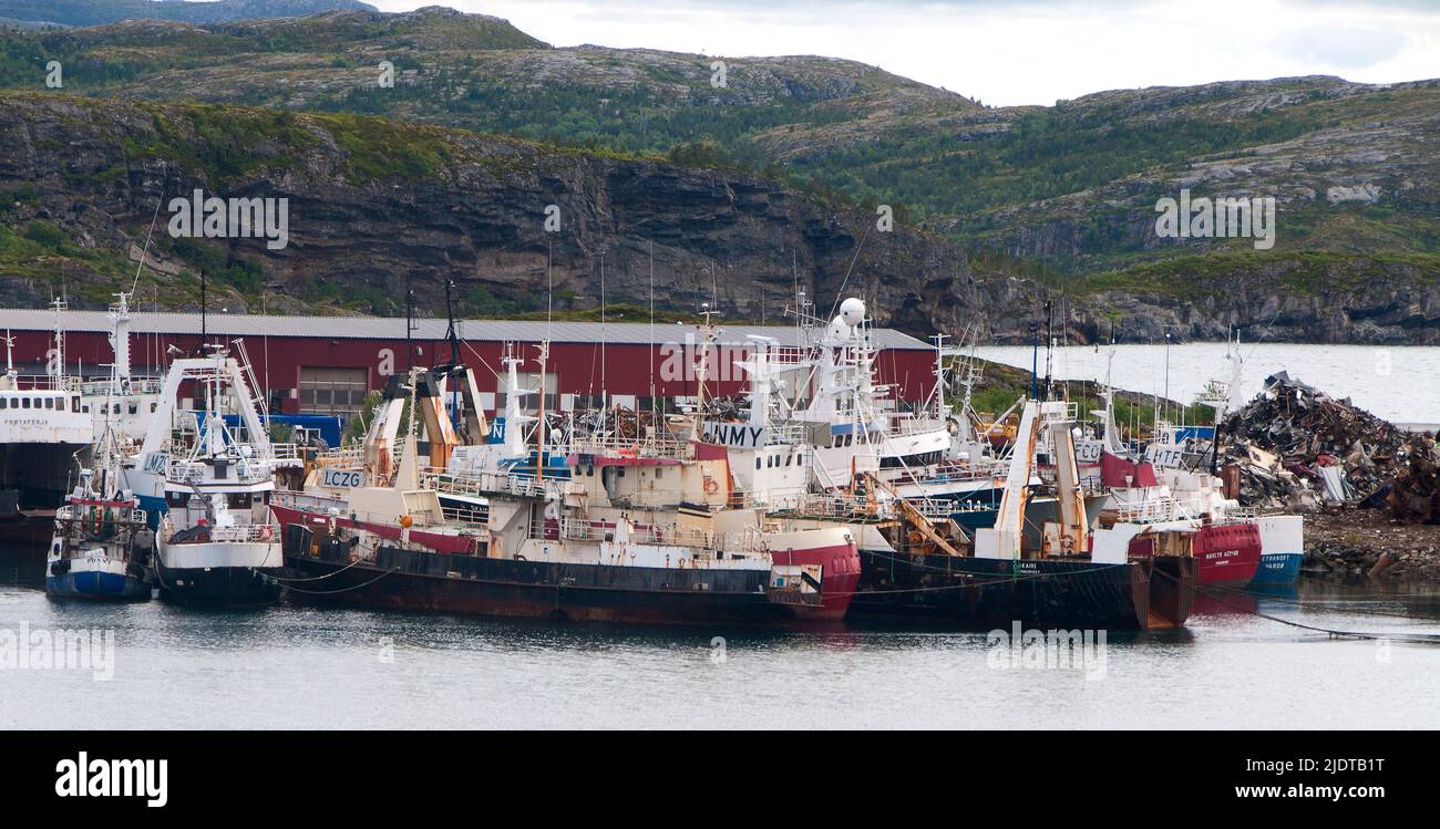 Pescherecci e navi da pesca per la rottamazione a Fosen Gjenvinning AS, Revsnes, contea del Nordland, Norvegia. Foto Stock