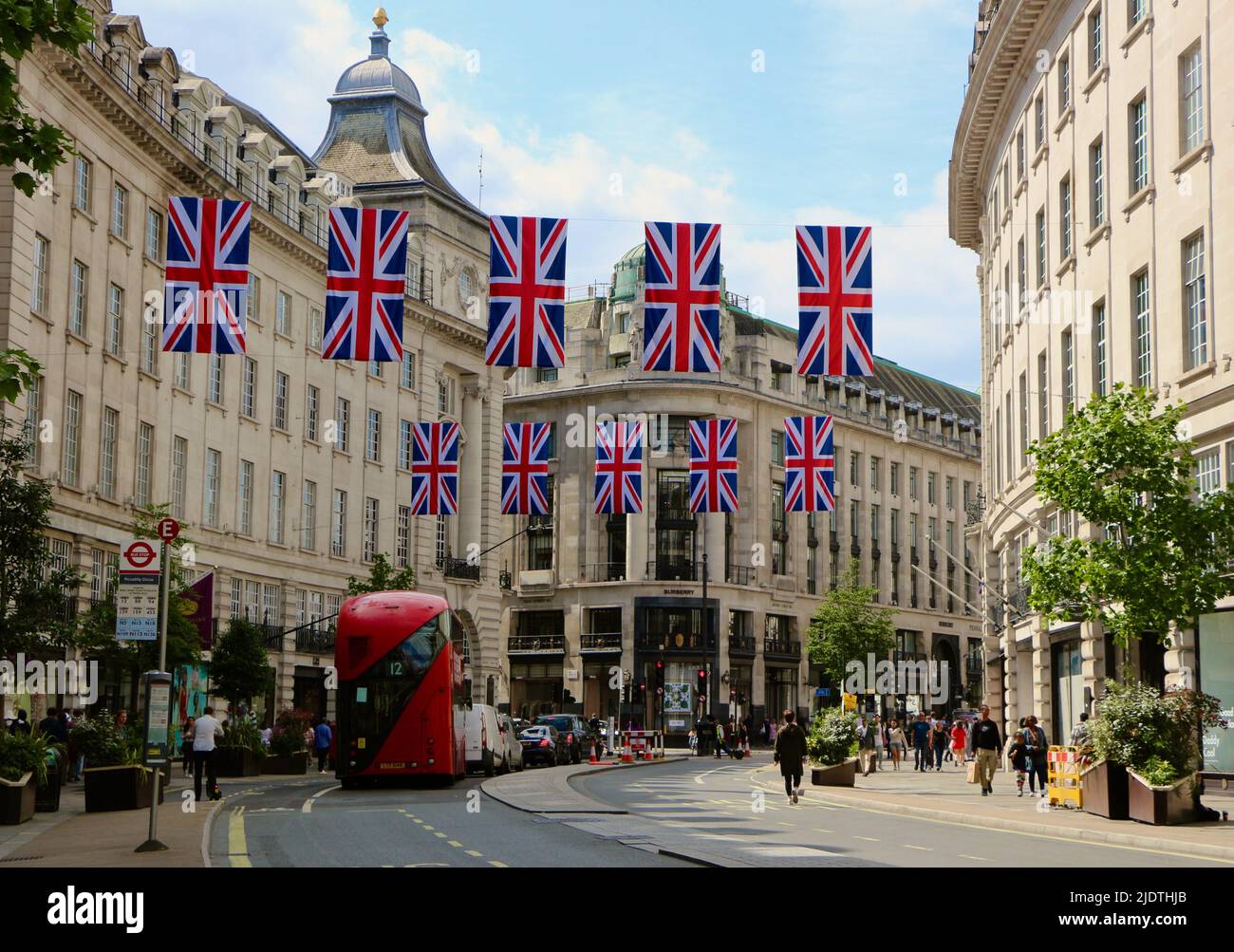 Vista lungo la curva Piccadilly End di Regent Street Londra Inghilterra Regno Unito giugno 2022 Foto Stock