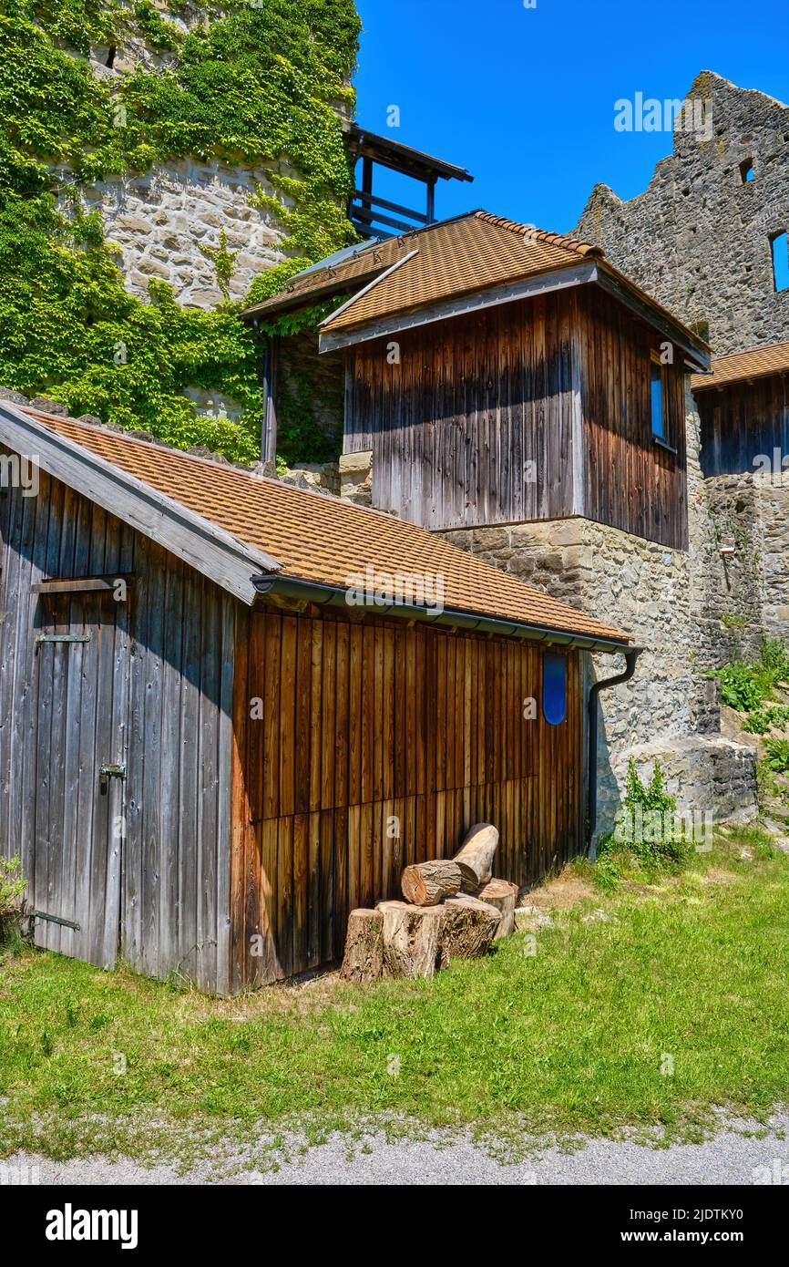 Resti del Castello di Sulzberg in rovina nella regione di Allgaeu vicino a Kempten, Baviera, Germania, Europa. Foto Stock