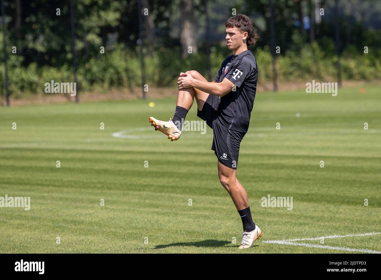 UTRECHT, PAESI BASSI - GIUGNO 23: Joshua Rawlins del FC Utrecht ha fatto il riscaldamento solo durante la prima formazione del FC Utrecht della stagione 2022-2023 al FC Utrecht Topsportcentrum il 23 Giugno 2022 a Utrecht, Paesi Bassi (Foto di PIM Ras Fotografie/Orange Pictures) Foto Stock