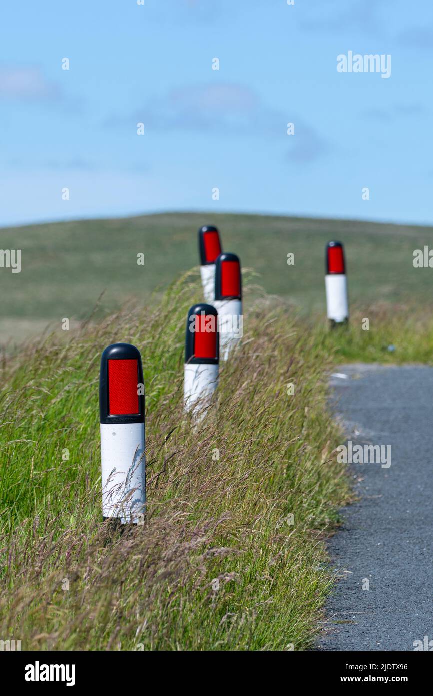 Vergemaster RX pali segnalatori stradali passivi di Glasdon UK, con pannelli riflettenti che segnano il bordo della strada e si piegano in modo sicuro in caso di impatto. Inghilterra Regno Unito Foto Stock