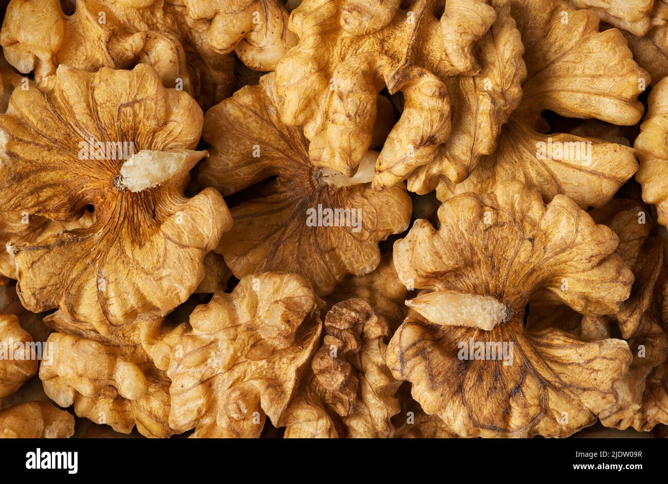 Grande gruppo di noci sbucciate, sfondo astratto del cibo Foto Stock