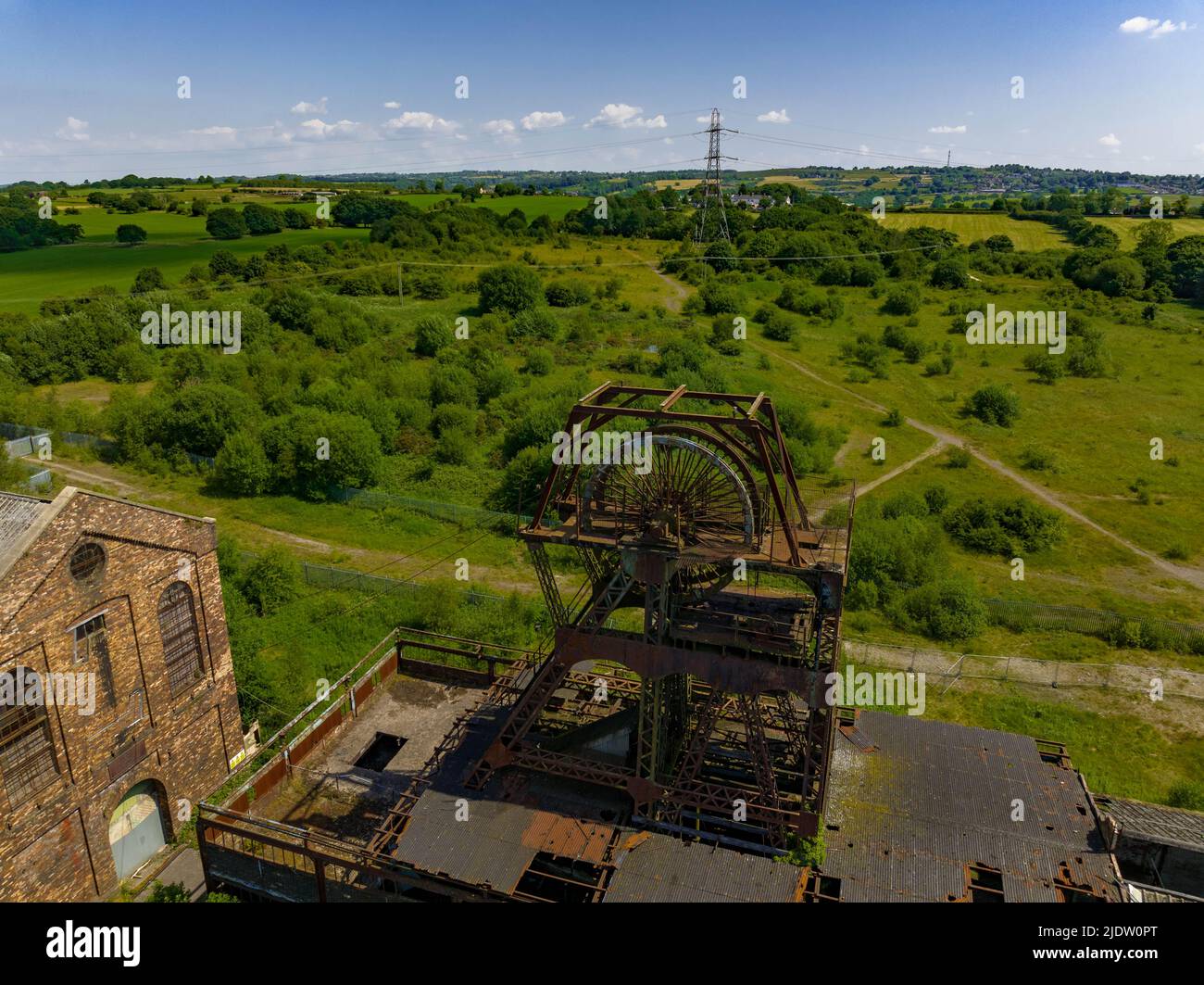 Chatterley Whitfield abbandonò la cava dismessa ex miniera e museo Stoke on Trent Staffordshire Drone fotografia aerea Foto Stock
