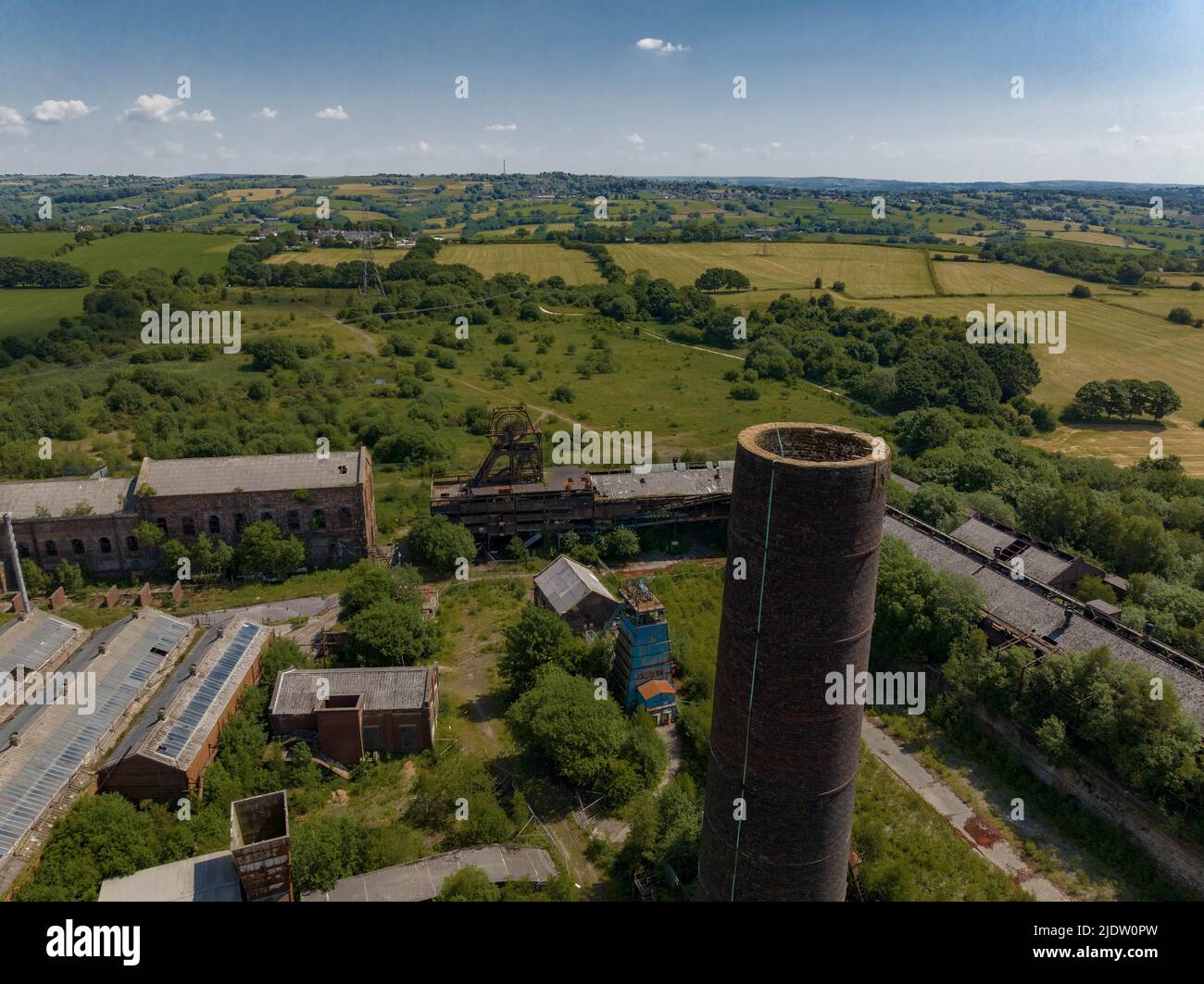 Chatterley Whitfield abbandonò la cava dismessa ex miniera e museo Stoke on Trent Staffordshire Drone fotografia aerea Foto Stock