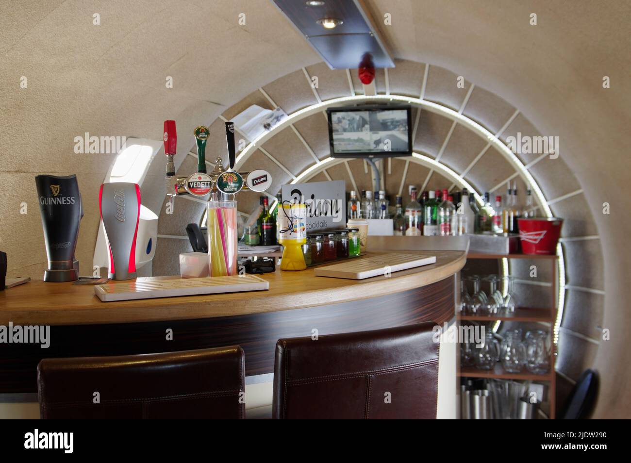 Douglas DC 6 Diner, G-SIXC, all'aeroporto di Coventry, prima della chiusura, Foto Stock