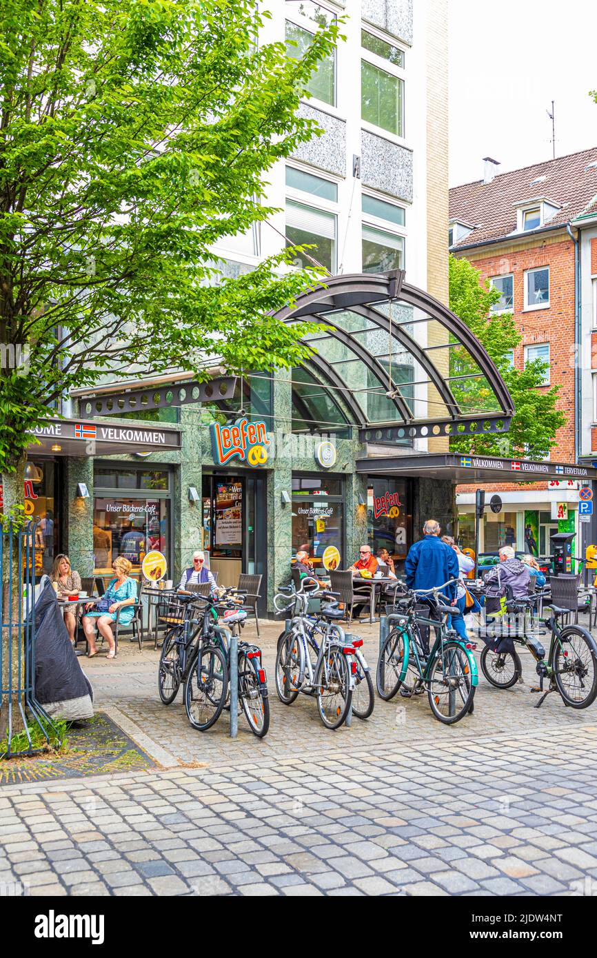 Un caffè all'aperto nel sobborgo Altstadt di Kiel, Schleswig-Holstein, Germania Foto Stock