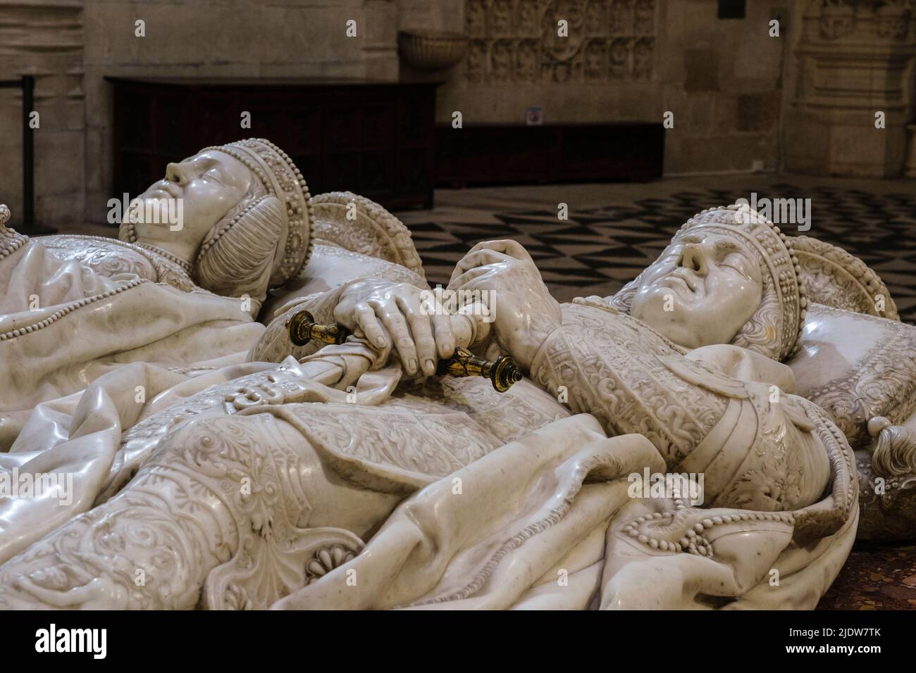 Spagna, Burgos. Cattedrale di Santa Maria, patrimonio dell'umanità. Alabastro Effigies di Don Pedro Fernandez de Velasco, primo constabile di Burgos, e h Foto Stock