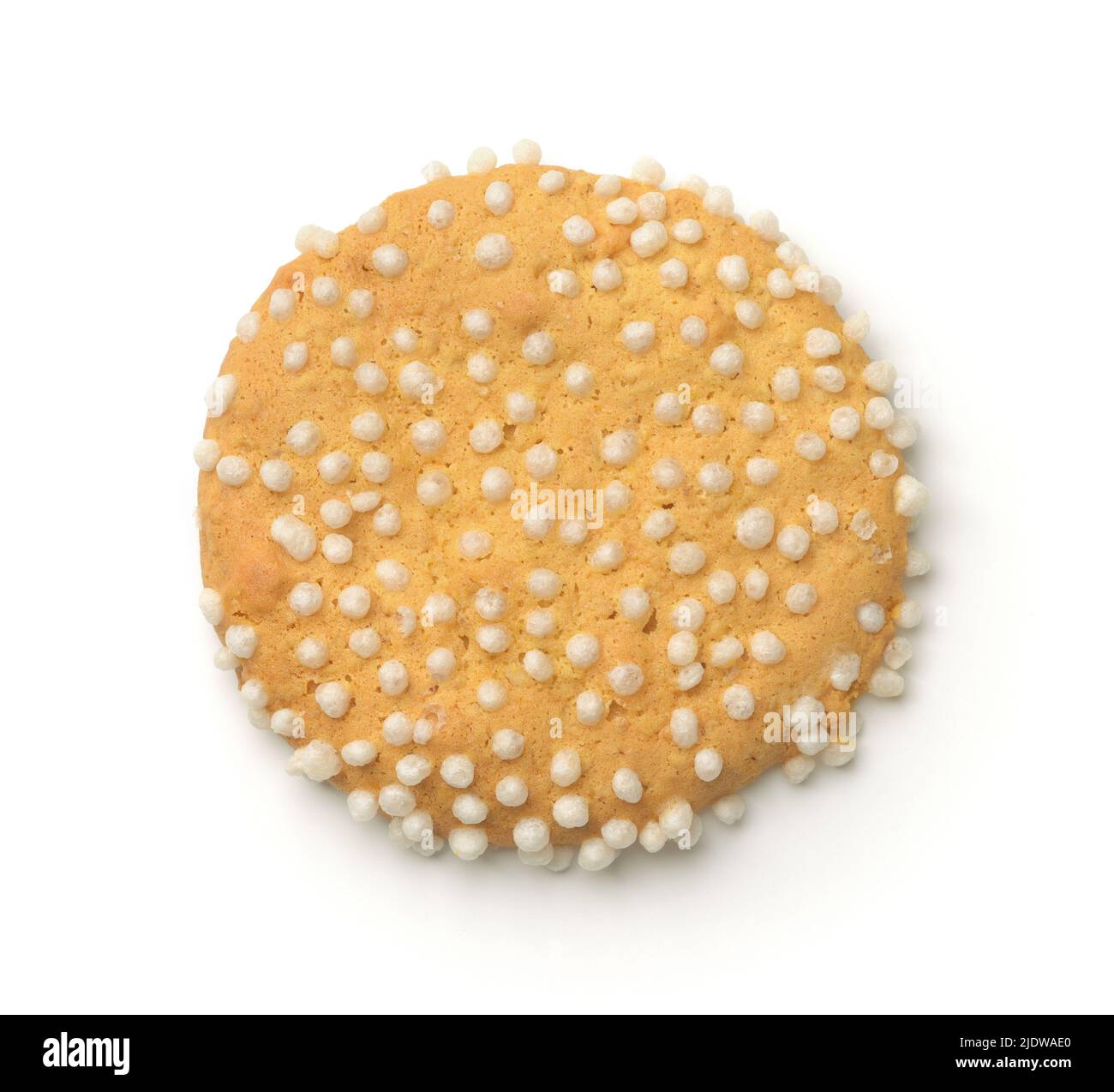 Vista dall'alto di biscotti biologici senza zucchero con riso soffiato isolato su bianco Foto Stock