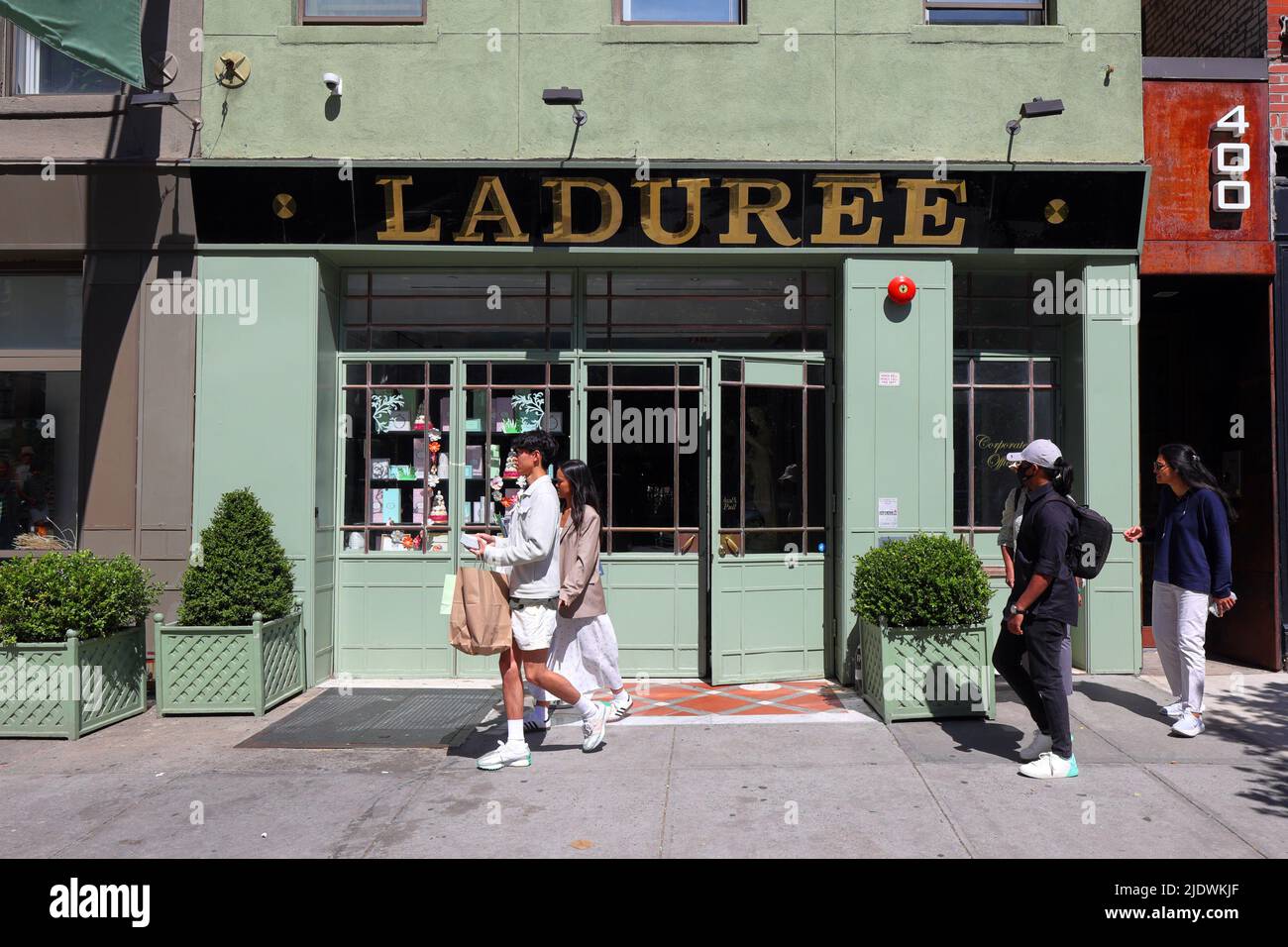 Ladurée, 398 West Broadway, New York, NYC foto di una pasticceria francese famosa per i suoi macaron, e sala da tè nella Tribeca di Manhattan. Foto Stock