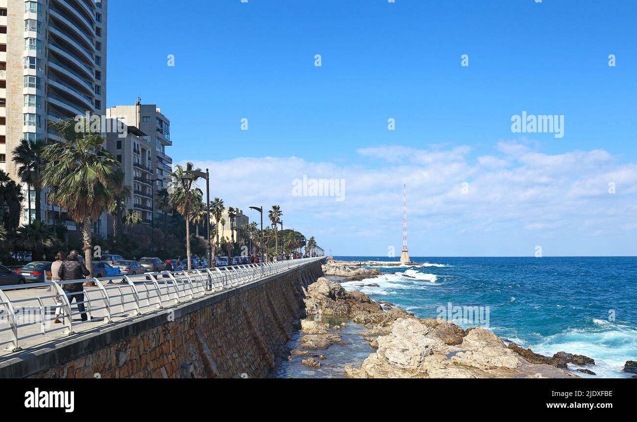 Beirut Corniche in una giornata di sole. Foto Stock