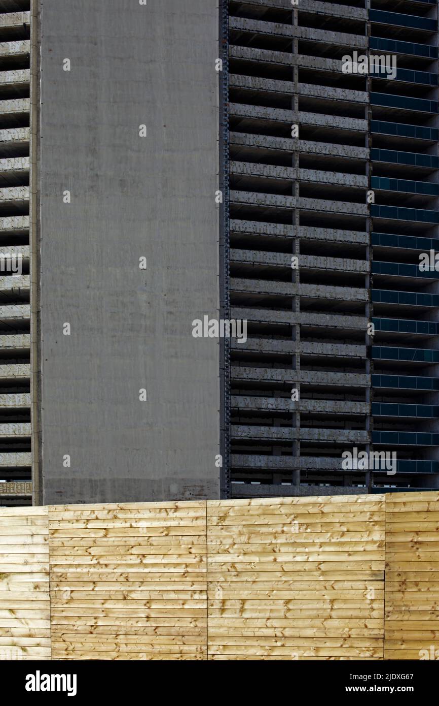 Germania, Assia, Offenbach am Main, edificio alto recintato prima della demolizione Foto Stock