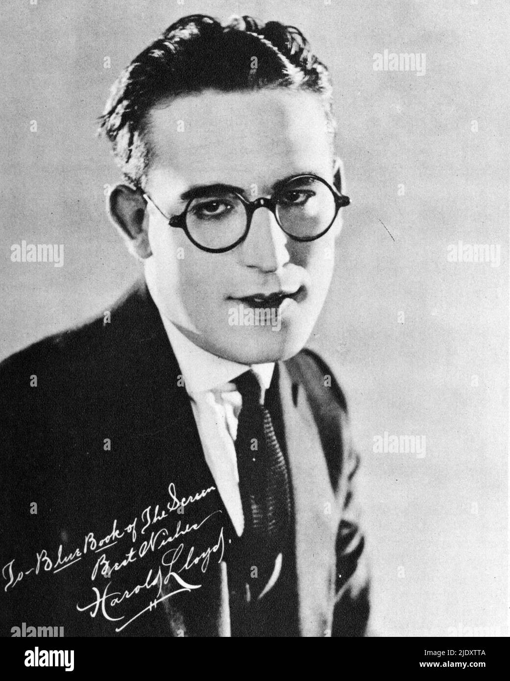 Un ritratto firmato della star americana del cinema muto Harold Lloyd nel libro blu dello schermo Foto Stock