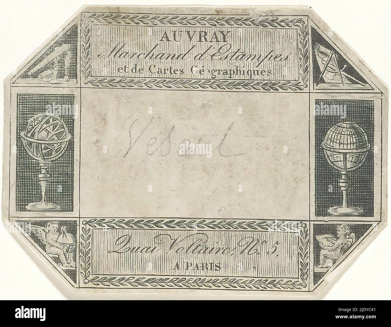 Etichetta della tipografia Auvray a Parigi, un globo e un globo celeste, una bussola con una mappa e un telescopio si riferiscono alla specializzazione della tipografia: Cartografia., tipografia: anonymous, c. 1775 - c. 1825, carta, incisione, altezza 68 mm x larghezza 90 mm Foto Stock