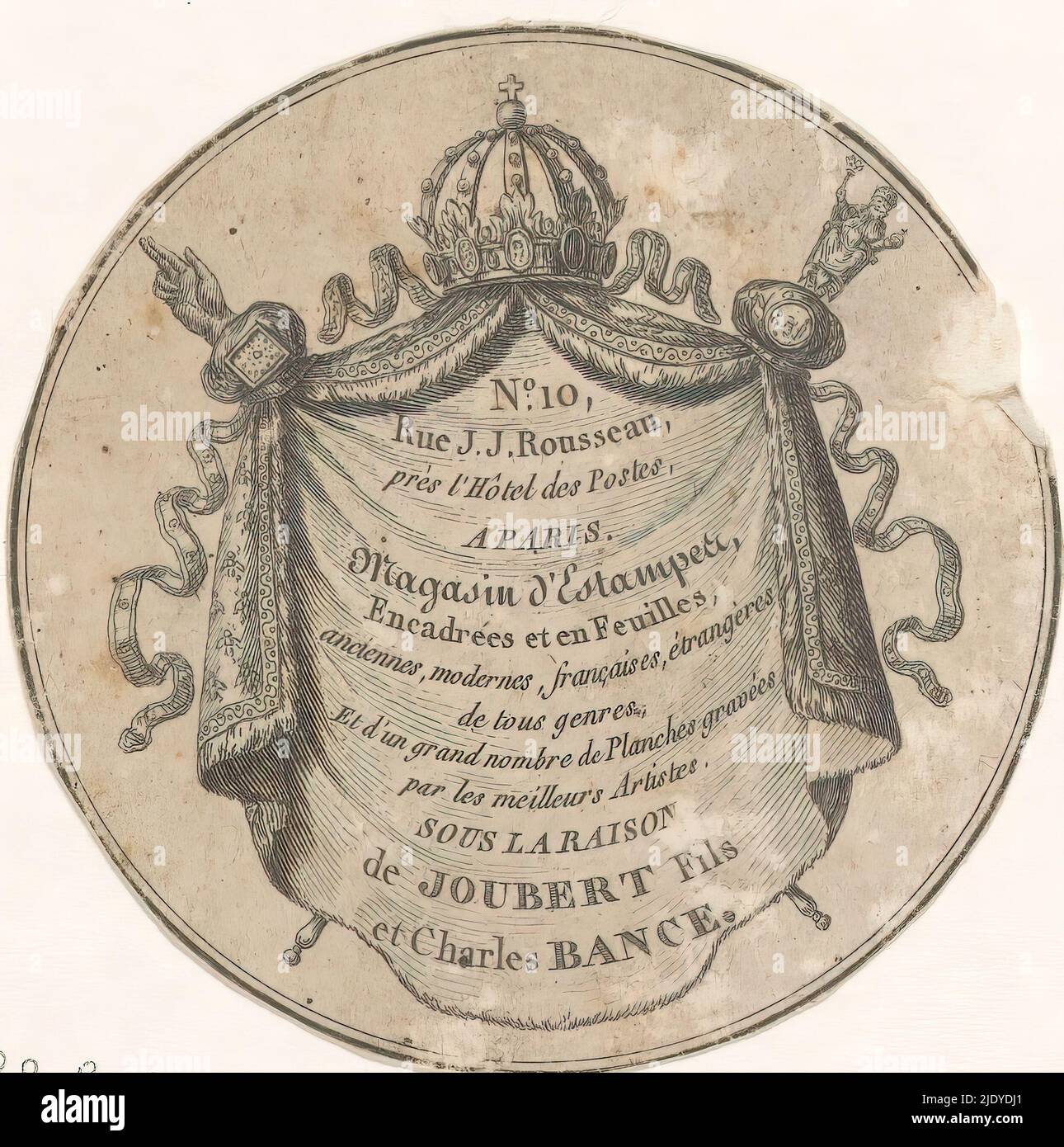 Etichetta dei rivenditori di stampa Joubert Fils e Charles Bance a Parigi, Indirizzo all'interno di un mantello di re circondato da regalia. Il mantello all'esterno decorato con api, in cima una corona, a sinistra la mano della giustizia e a destra uno scettro con un principe con mela impero. Questa combinazione era in uso durante il primo impero francese (1804-1815)., tipografo: anonimo, 1804 - 1815, carta, incisione, incisione, larghezza 69 mm Foto Stock