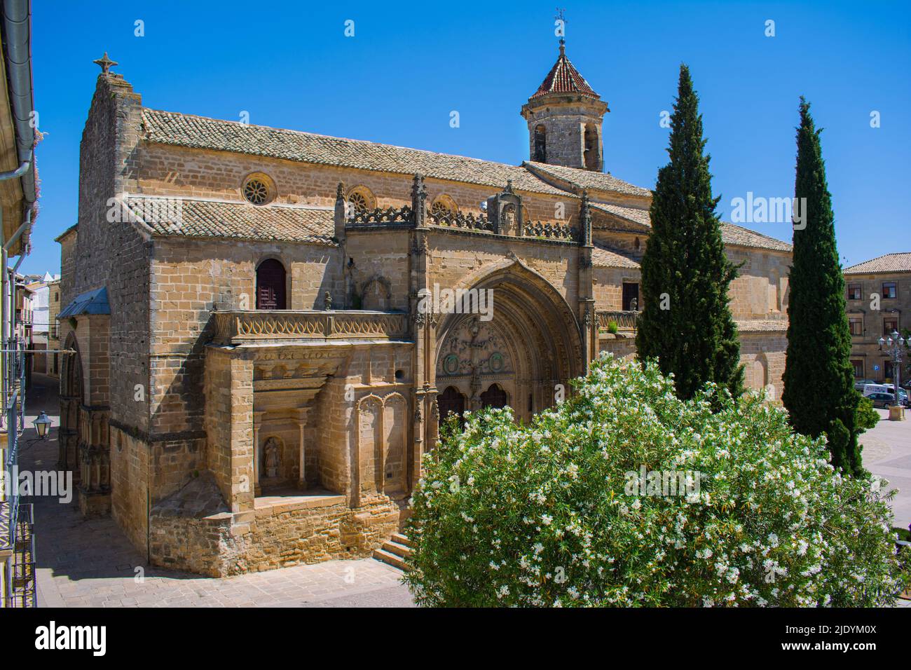Úbeda, Jaén, Spagna. Facciata sud di Iglesia de San Pablo, una chiesa tardo-gotica costruita tra il 13th e 16th secoli. Foto Stock