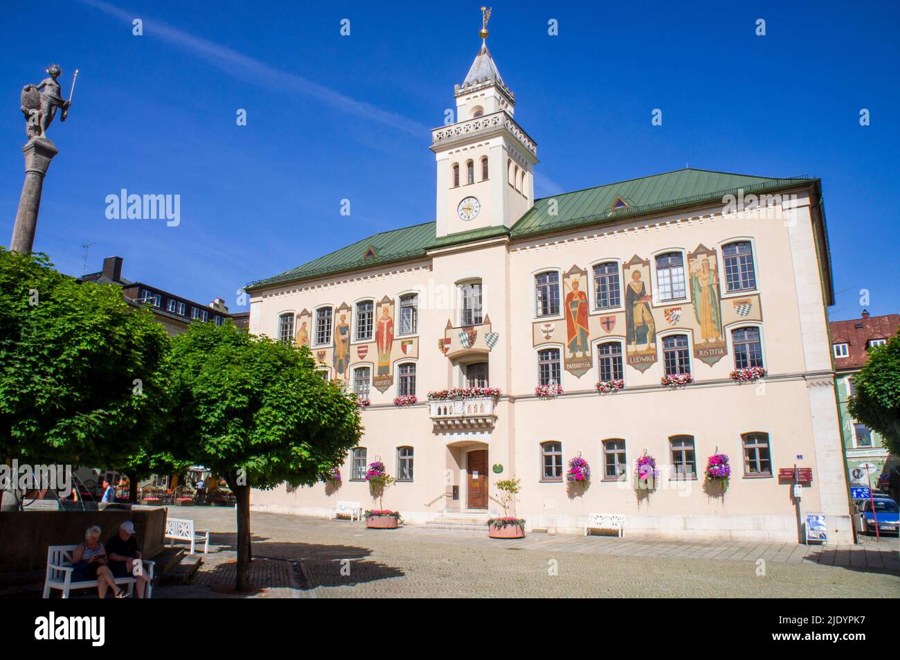 Il municipio (Altes Rathaus) su Rathausplatz nella città termale di Bad Reichenhall, Berchtesgadener Land District, alta Baviera, Germania, il 18 giugno, 2 Foto Stock