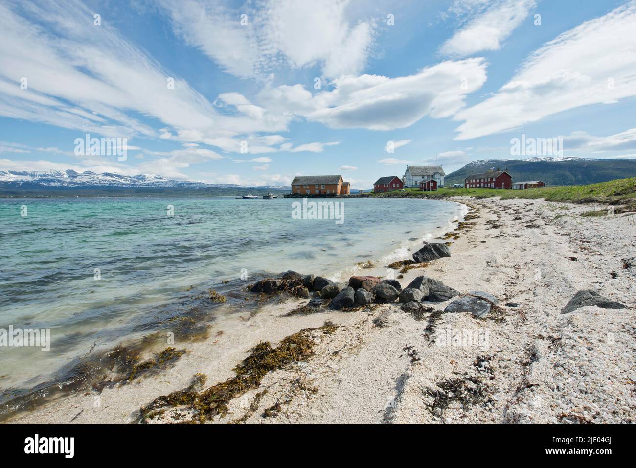 Fattoria presso il lago, Harstad, Norvegia Foto Stock