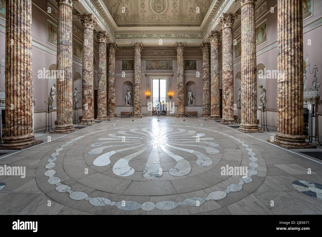 Neo classica Grand Marble Hall a Kedleston Hall, Derbyshire, Regno Unito il 18 giugno 2022 Foto Stock