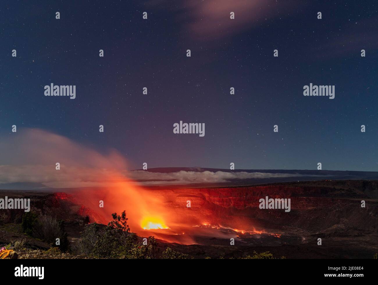 Eruzione attiva, Vulcano Kilauea, cratere Halema'uma'u, Parco Nazionale dei Vulcani Hawai'i, Big Island, Hawaii, USA Foto Stock